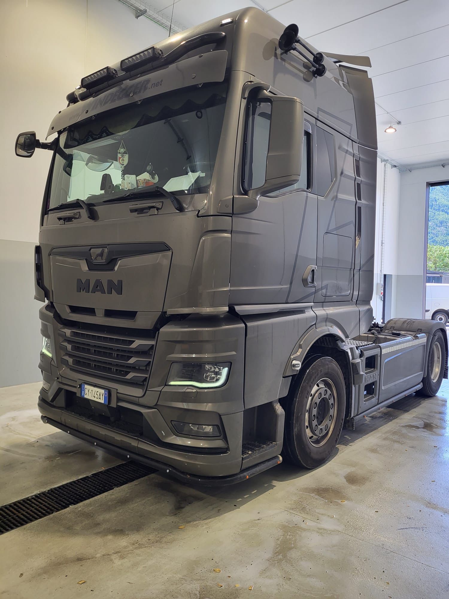 Windegger MAN LKW in eigener Waschanlage